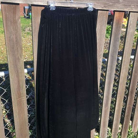 ⚜️ Holiday Ready Calf Length Velour Skirt 🎄🎄 - Picture 2 of 8